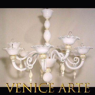 Perles blanches - Lustre blanc 6 lumières avec détails en or blanc, en verre de Murano.
